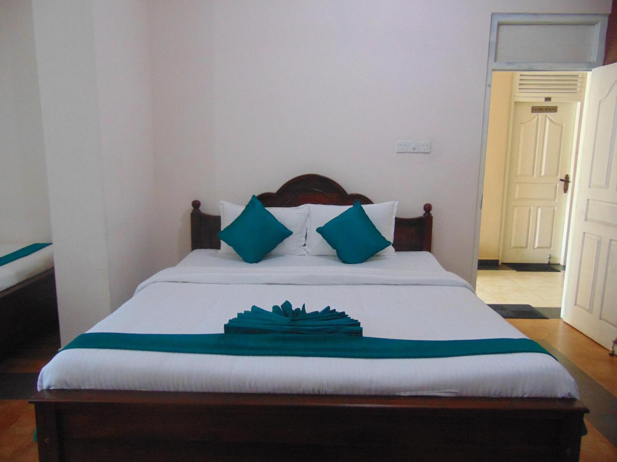 Sri Krishna Bhavan Hotel Hatton Exterior photo
